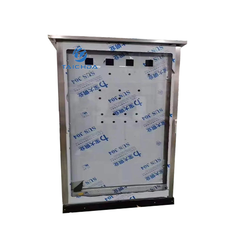 Floor standing rainproof distribution cabinet